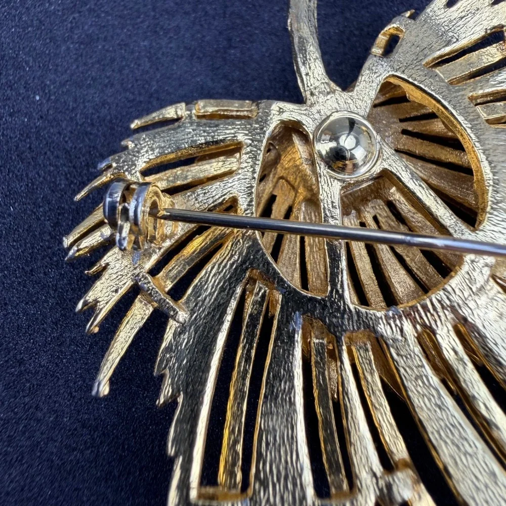 Vintage Gold Tone Textured Maple Leaf Brooch Pin Openwork Nature Fall 2